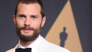 Jamie Dornan bude v novém díle Odstínů i zpívat