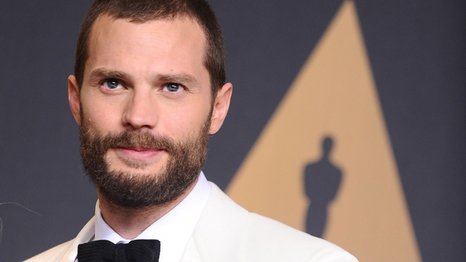 Jamie Dornan bude v novém díle Odstínů i zpívat