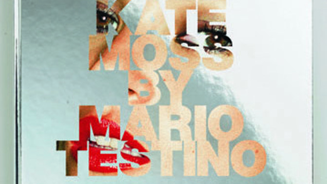 Kate Moss by Mario Testino: Šperk do vaší knihovny