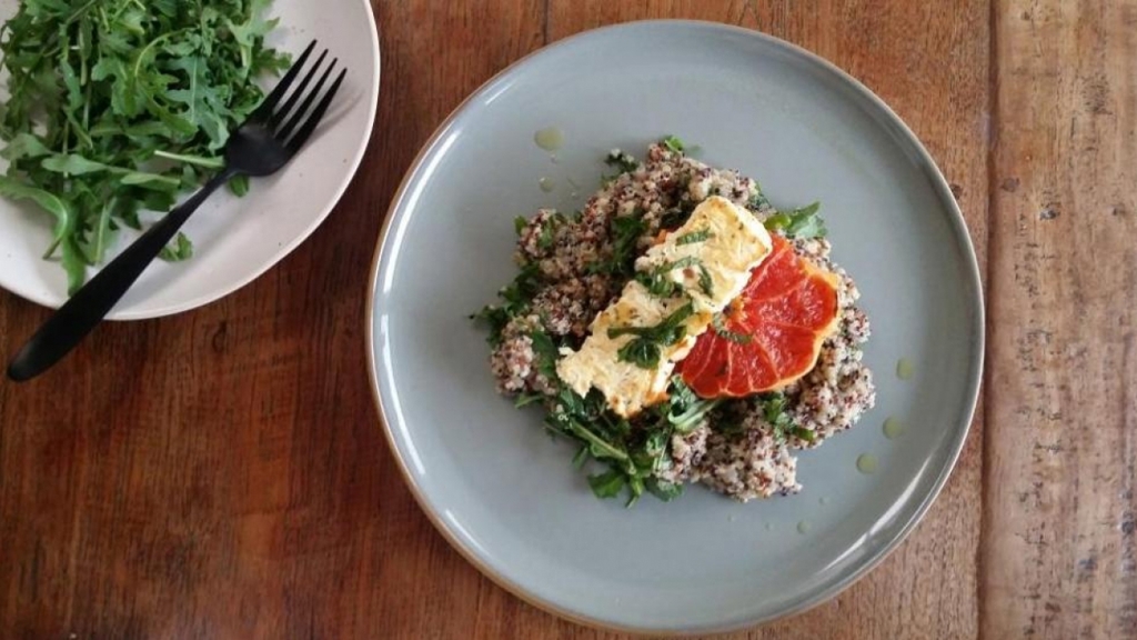 ELLE Menu: Salát z quinoy s grilovaným grepem a sýrem feta ELLE Menu: Salát z quinoy s grilovaným grepem a sýrem feta
