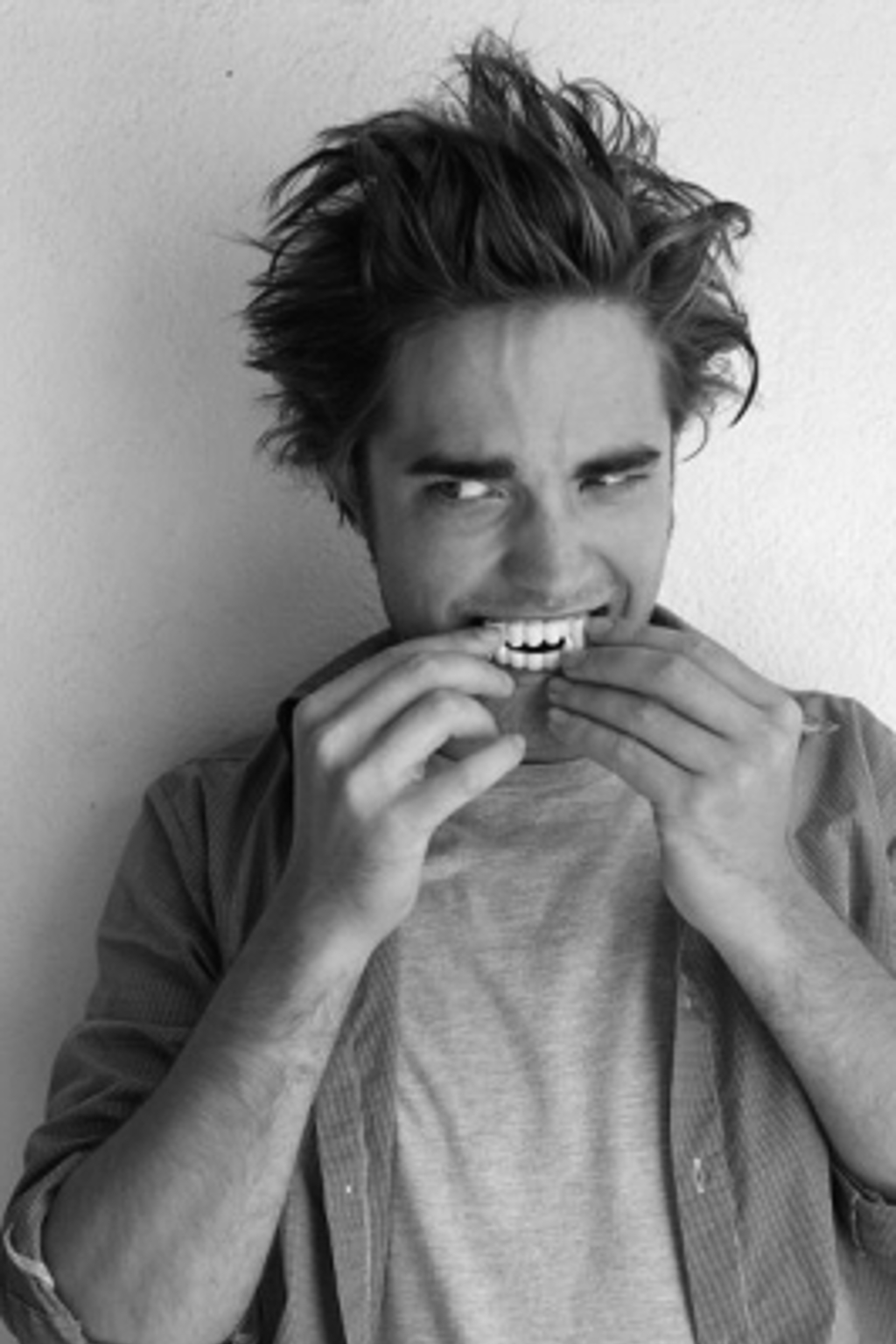 Robert Pattinson je vzdáleným příbuzným skutečného upíra Robert Pattinson je vzdáleným příbuzným skutečného upíra