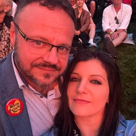 Generální ředitel Českého rozhlasu René Zavoral měl letos v létě napilno. Se svou partnerkou Miriam Tejklovou totiž navštívil řadu míst.