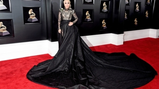 Grammy 2018: 30 fashion momentů z červeného koberce