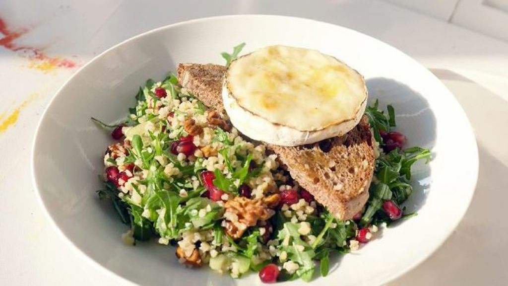 Recept na salát z bulguru, rukoly a granátového jablka