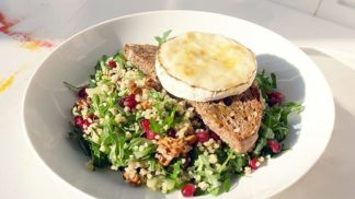Recept na salát z bulguru, rukoly a granátového jablka