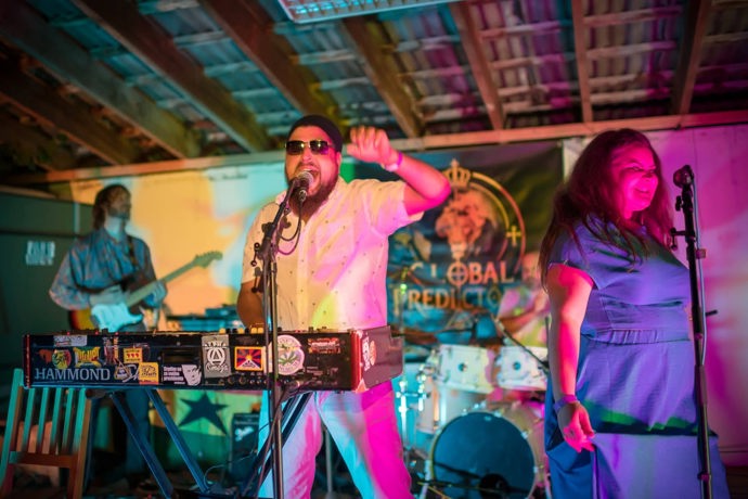 Bývalá hvězda SuperStar zůstala věrná reggae, i když jeho život se mezitím výrazně změnil.