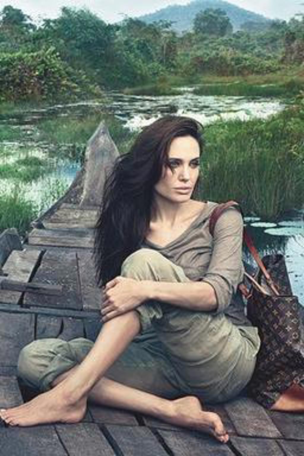 První fotka je na světě: Angelina Jolie pro Louis Vuitton První fotka je na světě: Angelina Jolie pro Louis Vuitton