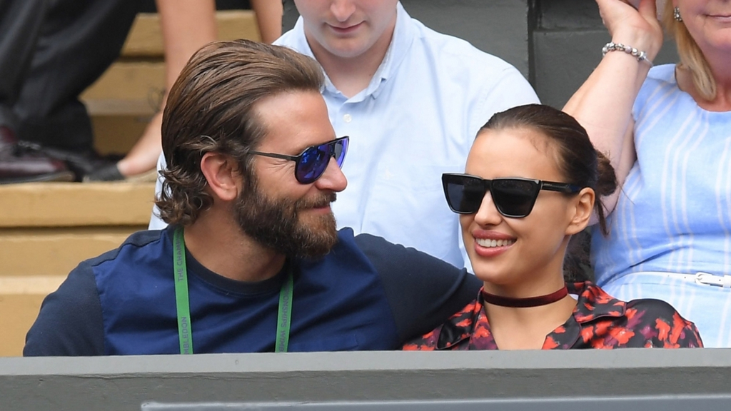 Irina Shayk, Bradley Cooper a jejich dcera Lea na pláži Irina Shayk, Bradley Cooper a jejich dcera Lea na pláži