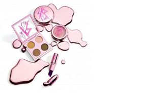 Módní střípky: Maison Martin Margiela pro Converse, Rihanna & MAC + horor s Carou Delevingne