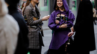 #ELLEstreetstyle: neonové barvy i móda s poselstvím