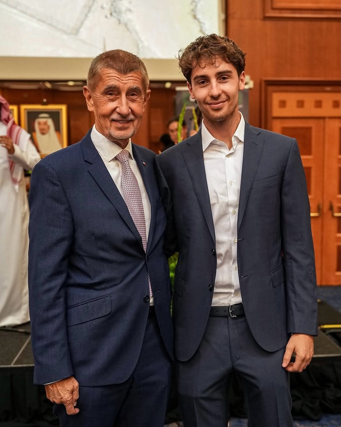 Předseda vlády Andrej Babiš spolu se synem Frederikem.