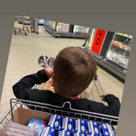 Andrea začala pro syna shánět větší kočárek nebo vozík.