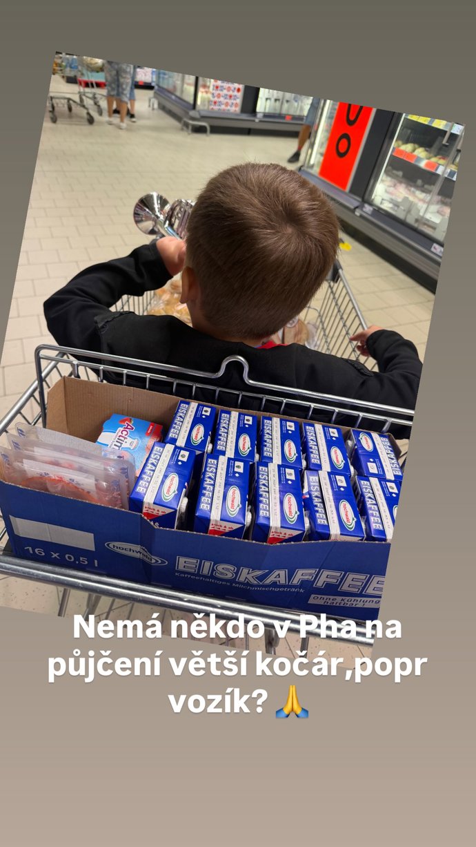 Andrea začala pro syna shánět větší kočárek nebo vozík.