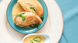Recept na pošírovaná kuřecí prsa s estragonovou omáčkou