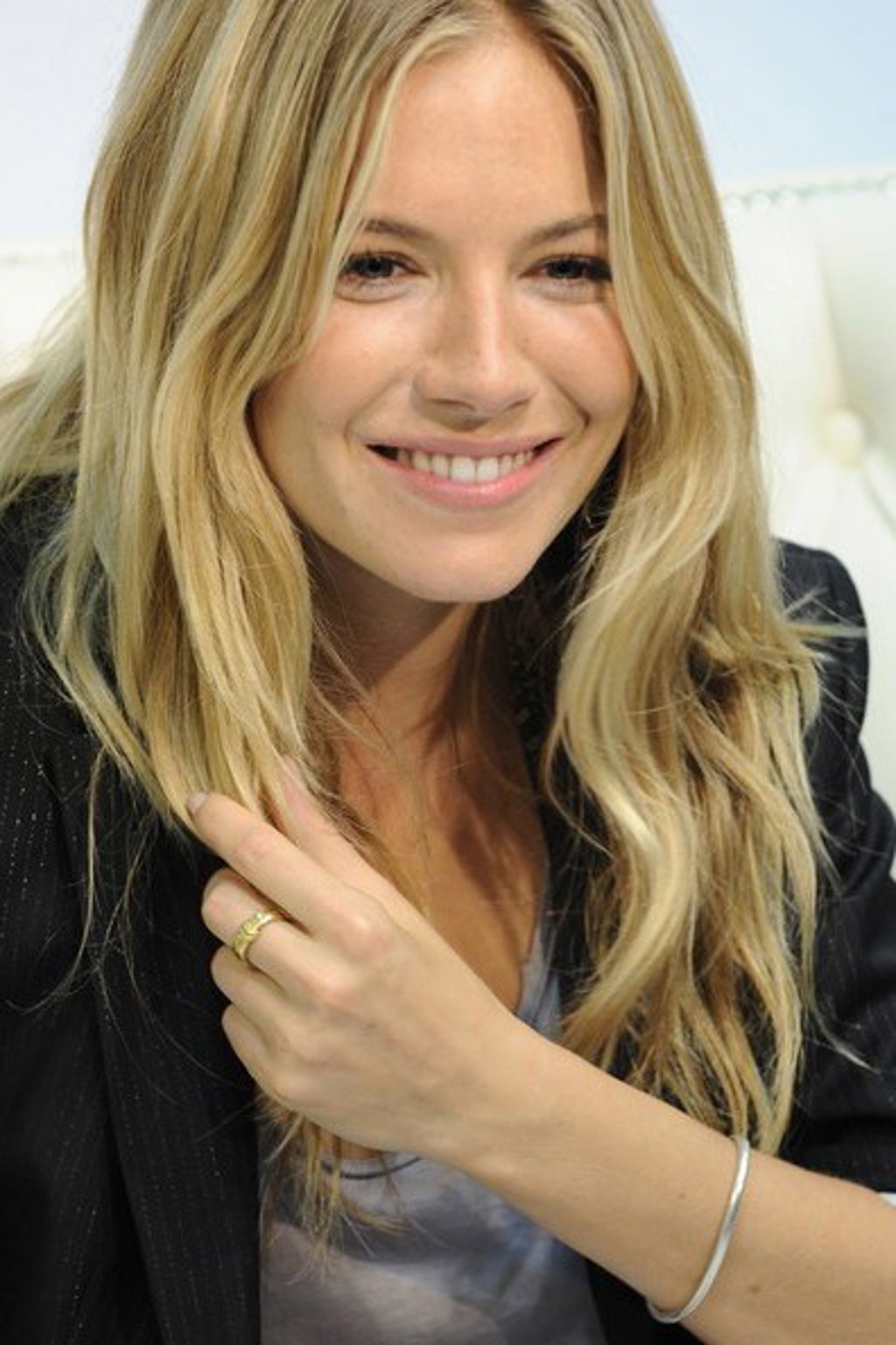 Jude Law a Sienna Miller se stěhují do Londýna Jude Law a Sienna Miller se stěhují do Londýna