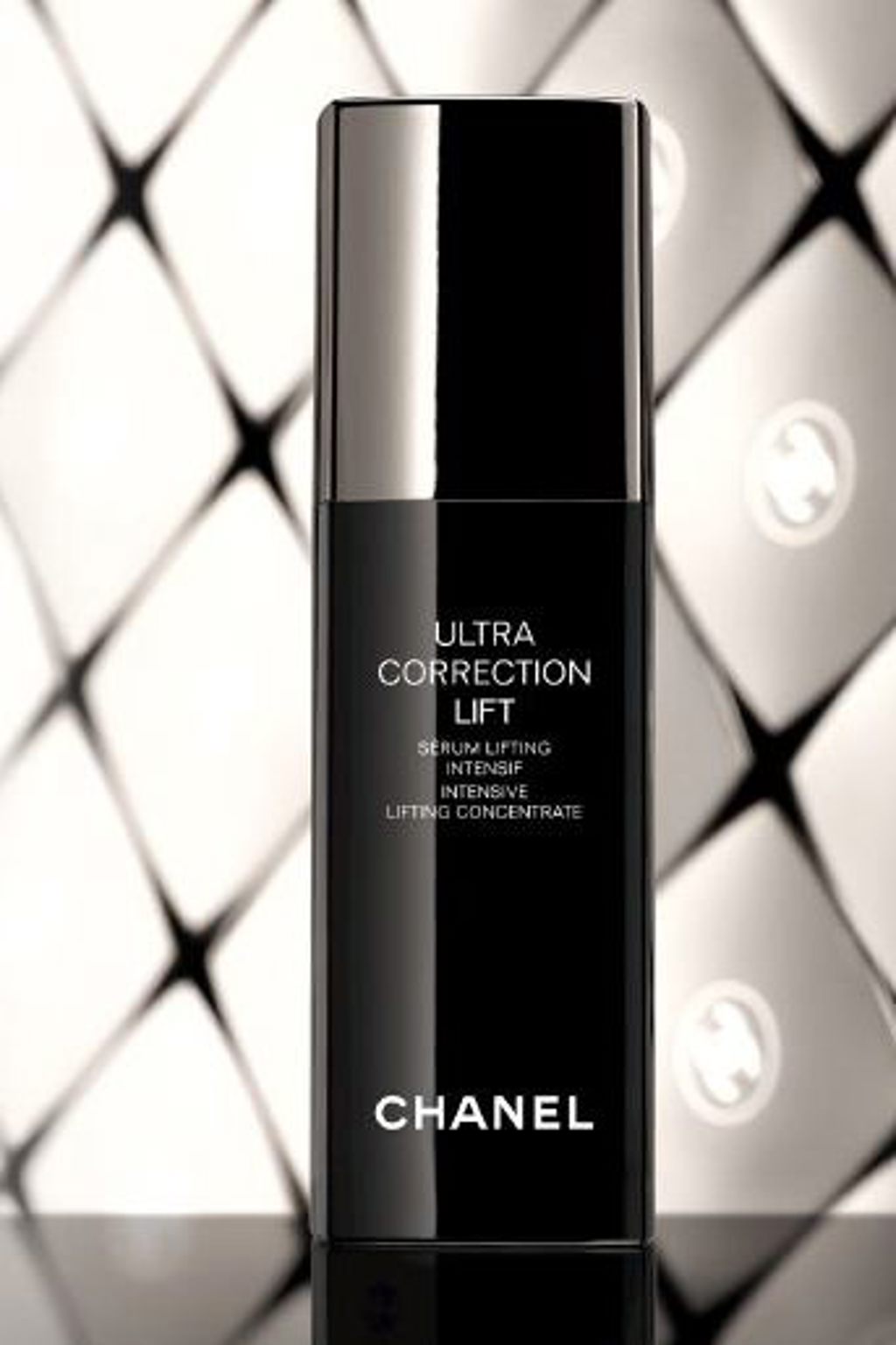 Chanel má odpověď na problém s povadlou pletí Chanel má odpověď na problém s povadlou pletí