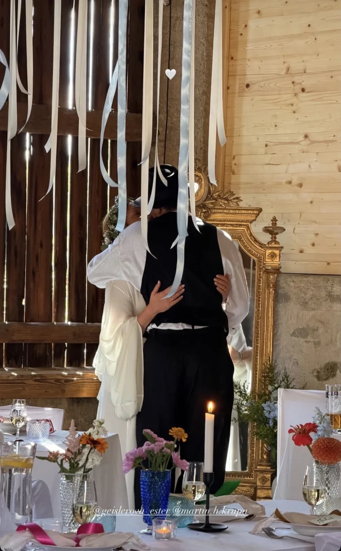 Ester Geislerová s ženichem. 