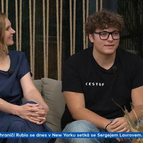 Lucas Papadakis v pořadu Snídaně.