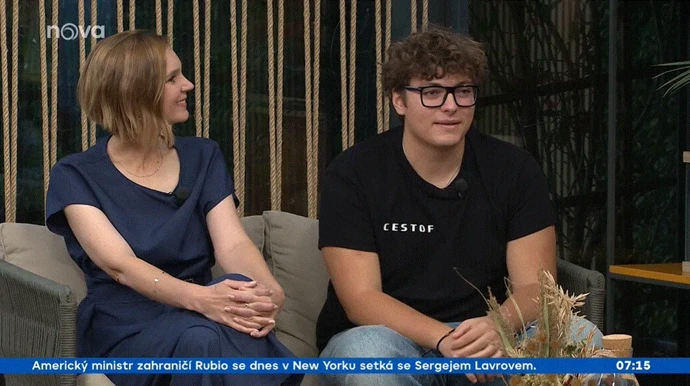 Lucas Papadakis v pořadu Snídaně.
