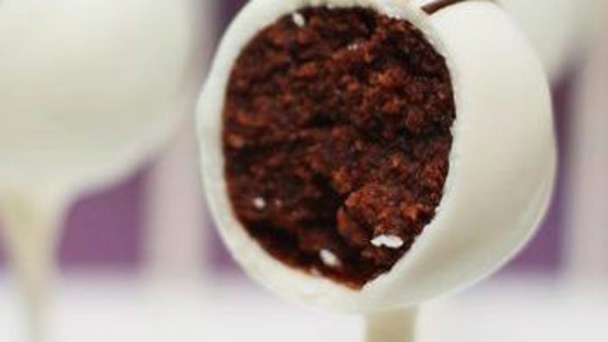 Vyzkoušejte cake pops: americkou mlsku na špejli