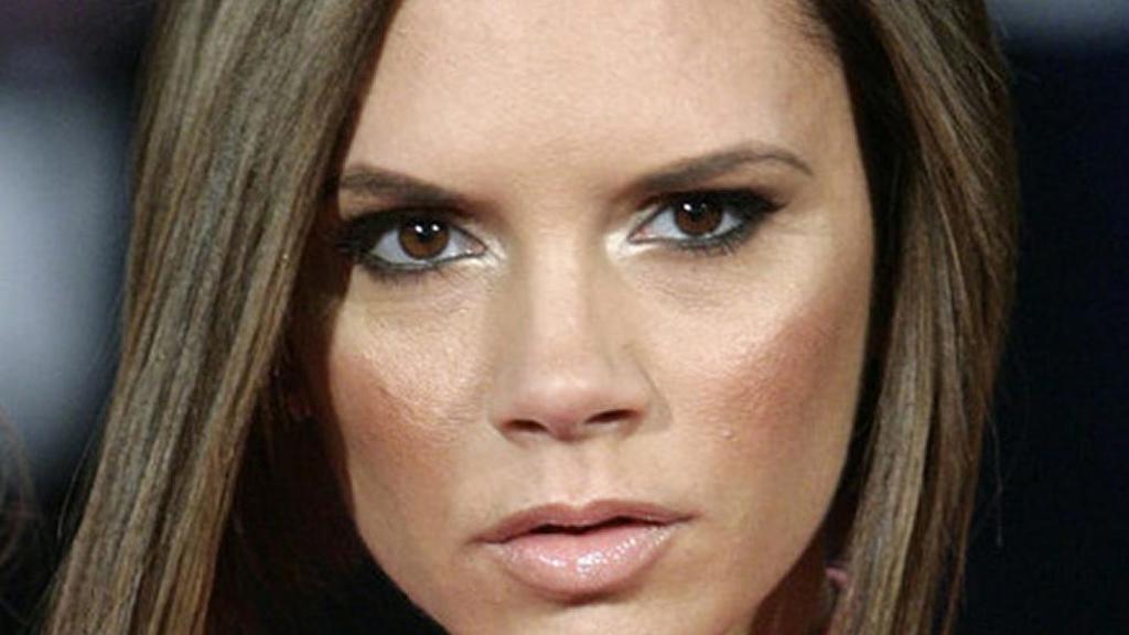 Proč se Victoria Beckham na fotografiích neusmívá? Proč se Victoria Beckham na fotografiích neusmívá?