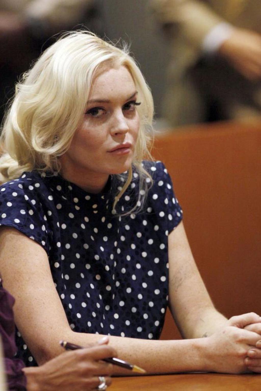 Hollywoodská spravedlnost: Lindsay Lohan propuštěna z vězení po 4 hodinách Hollywoodská spravedlnost: Lindsay Lohan propuštěna z vězení po 4 hodinách