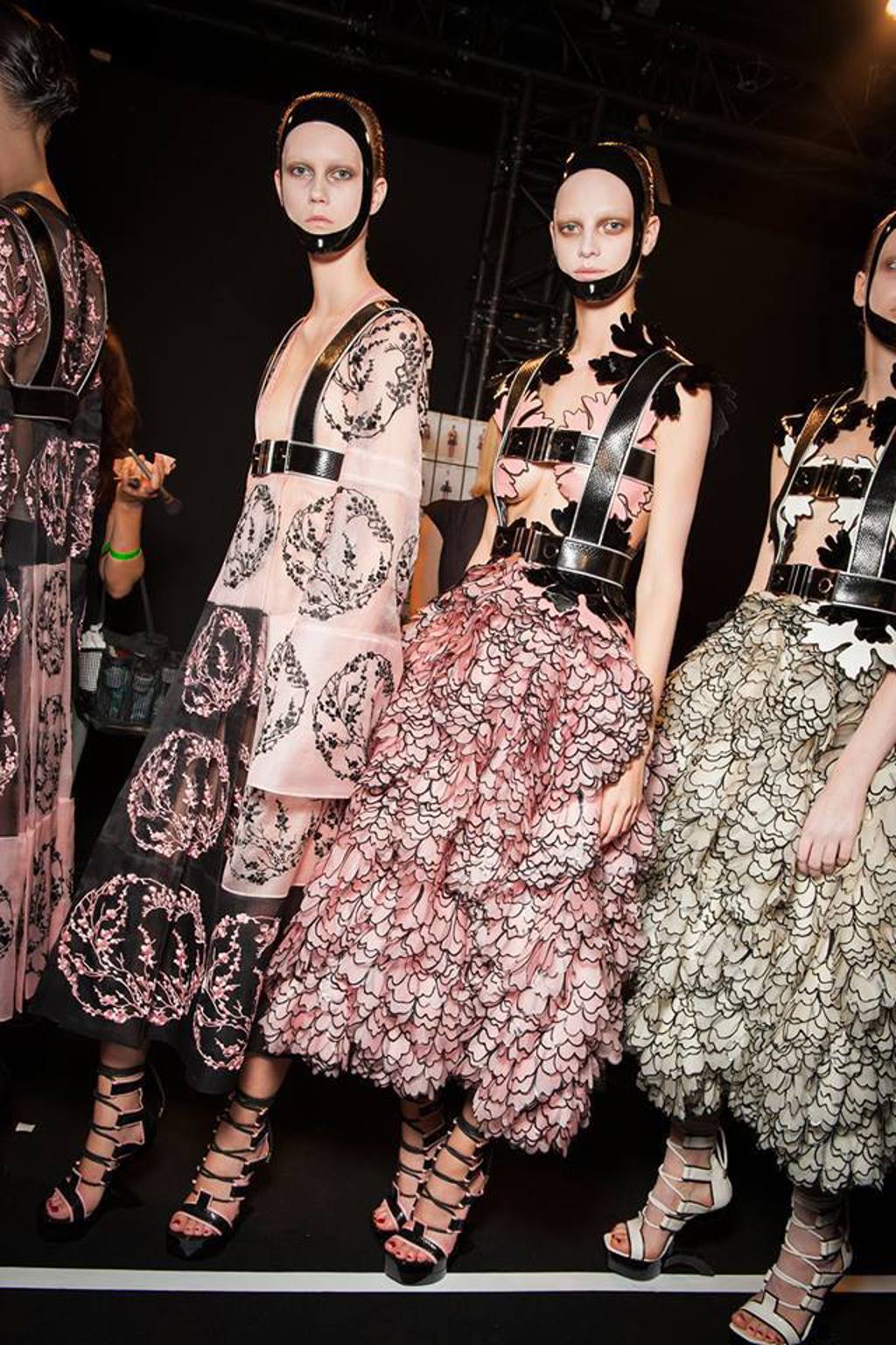 15 nejlepších šatů z pařížského fashion weeku