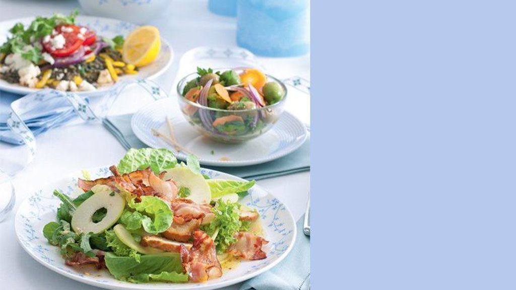 Recept na zelený salát s jablky, pancettou a krutony Recept na zelený salát s jablky, pancettou a krutony