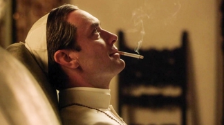 Mladý papež, nebo The Crown? Který seriál teď ELLE miluje nejvíc?