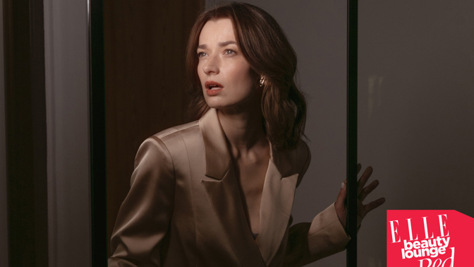 Marika Šopovská v outfitu Elisabetta Franchi.

Make-up: Douglas / Armani

Vlasy: Shu Uemura Art of Hair
