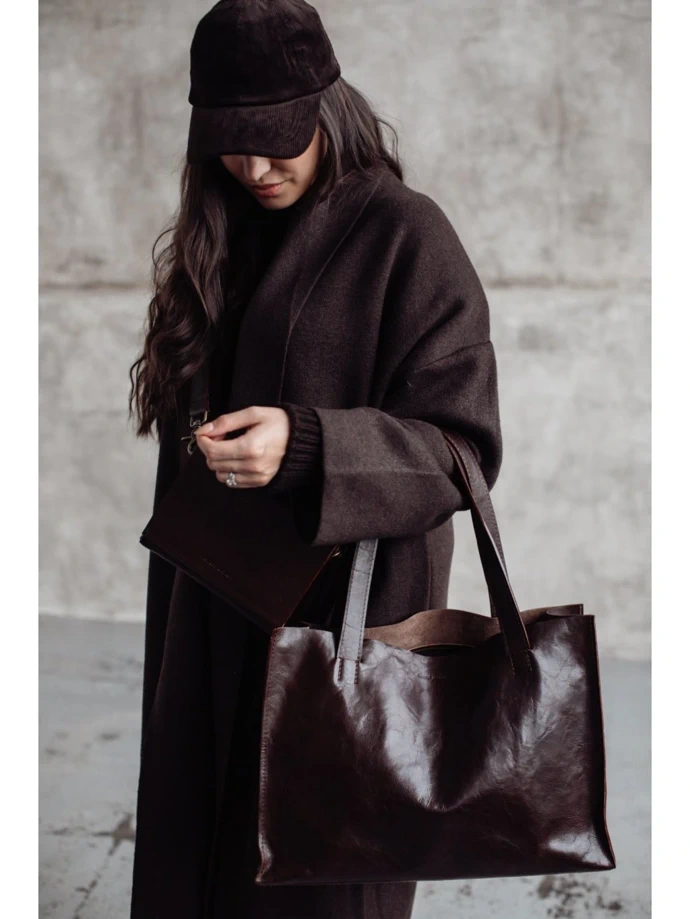 Tote bag AKI, About leather, 8 400 Kč (kůže) Tote bag AKI, About leather, 8 400 Kč (kůže)