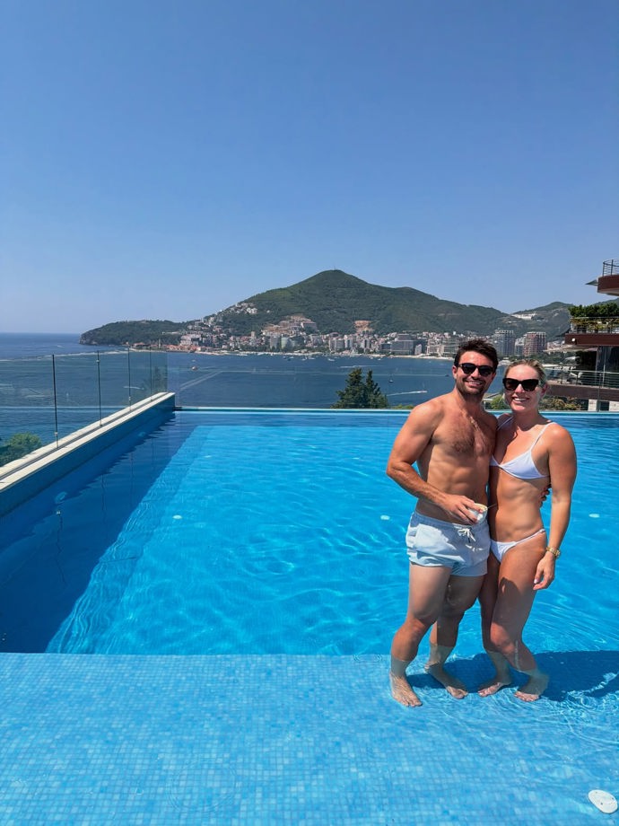 Lindsey Vonnová zveřejnila na Instagramu společné snímky s francouzským lyžařem Matthieu Bailetem a oficiálně tak potvrdila jejich vztah.