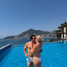 Lindsey Vonnová tvoří pár s francouzským lyžařem Matthieu Bailetem.