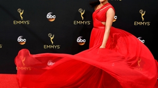 EMMY Awards: Nejkrásnější šaty na červeném koberci