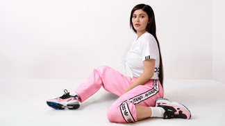 Adidas Originals a Kylie Jenner uvádějí na trh Falcon - tenisky inspirované devadesátkami