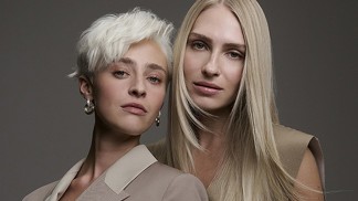 Zežloutly vám vlasy? Nemusíte je hned stříhat ani barvit. Konkrétní kroky, jak vrátit vaší blond po dovolené lesk Zežloutly vám vlasy? Nemusíte je hned stříhat ani barvit. Konkrétní kroky, jak vrátit vaší blond po dovolené lesk