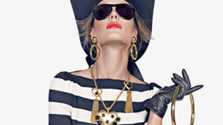 Alessandra Ambrosio pro Moschino