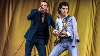 Alex Turner dostal nás i celý Berlín