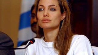Angelina Jolie bojuje proti záplavám