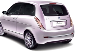 Auto Elle: Zářivá perla silnic