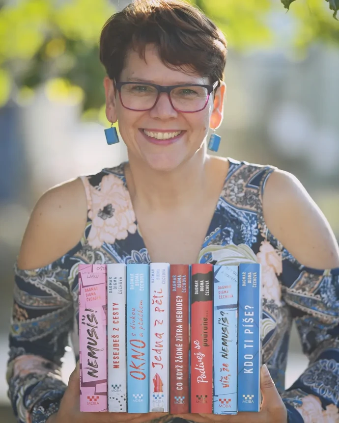 Dagmar Čechová se živí jako spisovatelka, redaktorka, editorka a jazyková korektorka.