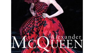 Vychází první životopis Alexandera McQueena