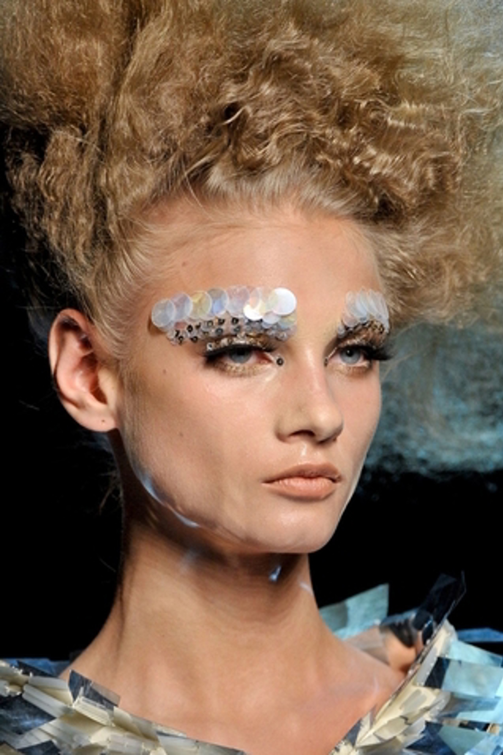 Dior Couture posunul make-up do dalšího levelu Dior Couture posunul make-up do dalšího levelu
