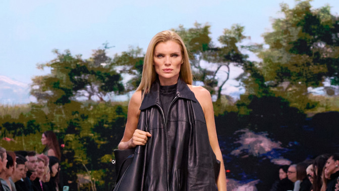  

Prohlédněte si Ready-to-wear kolekci Balenciaga Fall/Winter 2024...
