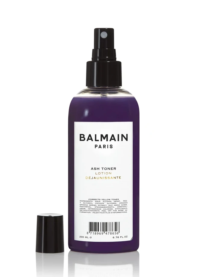 Rozjasňující stříbrný sprej Balmain, 940 Kč (200 ml), prodává Salononline.cz Rozjasňující stříbrný sprej Balmain, 940 Kč (200 ml), prodává Salononline.cz