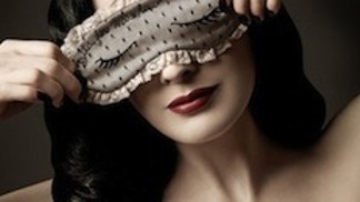 Dita Von Teese navrhuje postelové doplňky