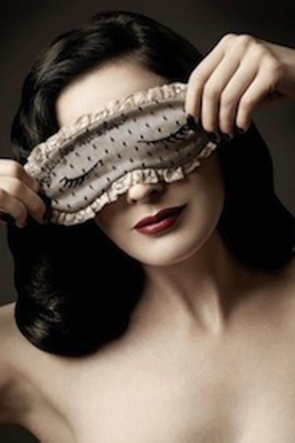 Dita Von Teese navrhuje postelové doplňky Dita Von Teese navrhuje postelové doplňky