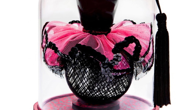 Betsey Johnson vytvořila novou vůni