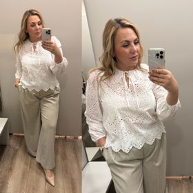 Halenka s madeirou vyjde ve slevách na 959 Kč.