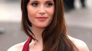 Bond girl Arterton se vdala